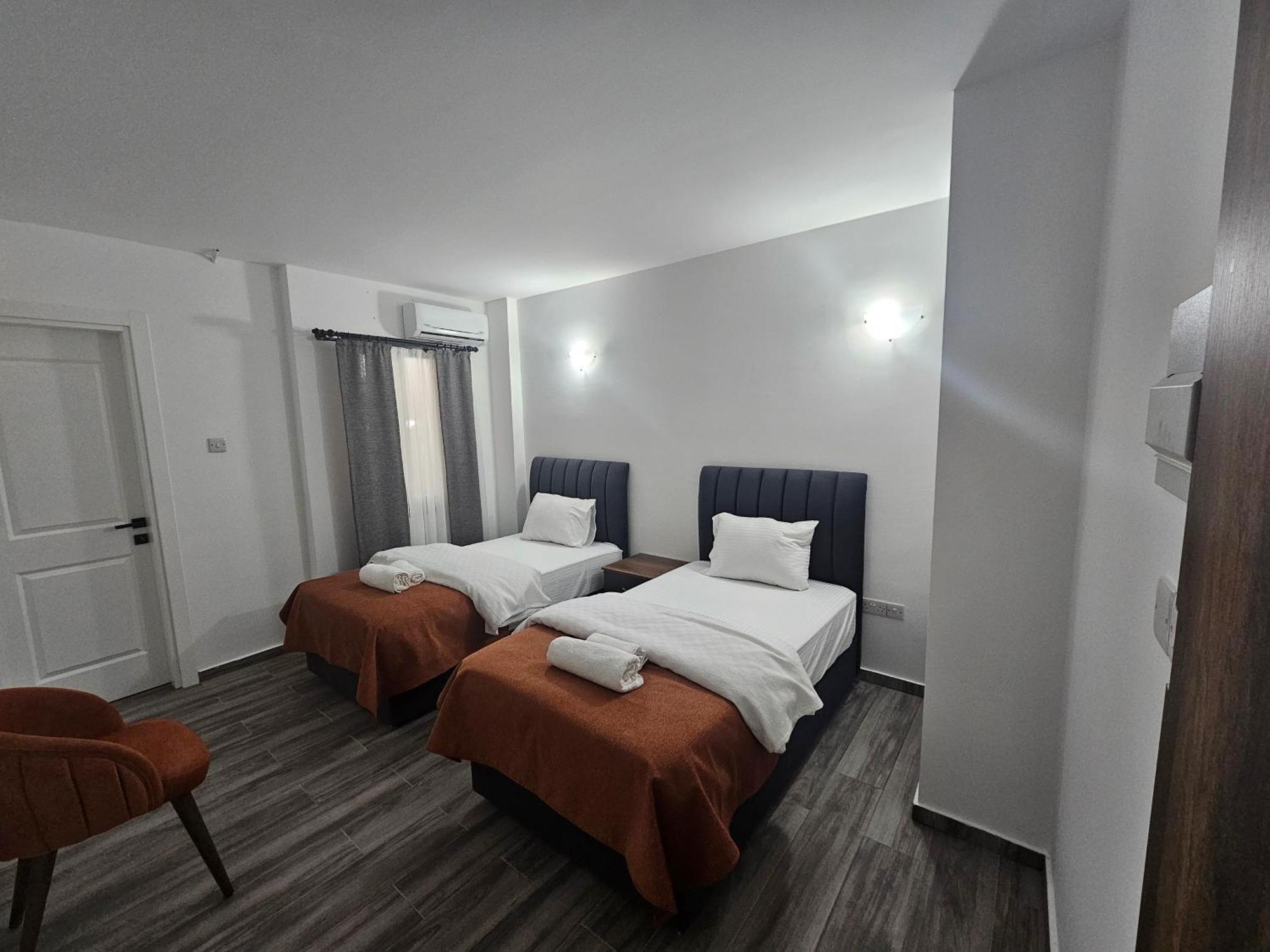 Cyprus Harbour Suites 凯里尼亚 外观 照片
