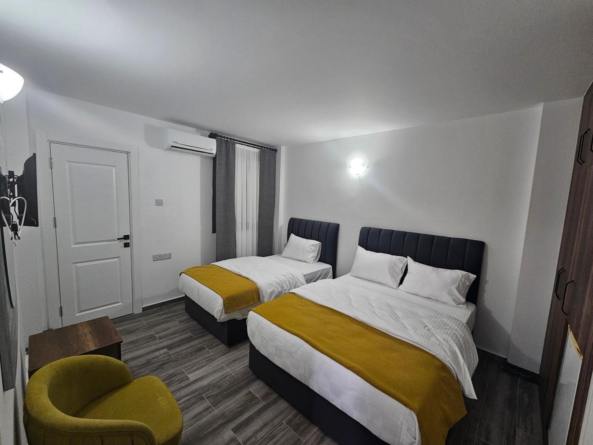 Cyprus Harbour Suites 凯里尼亚 外观 照片